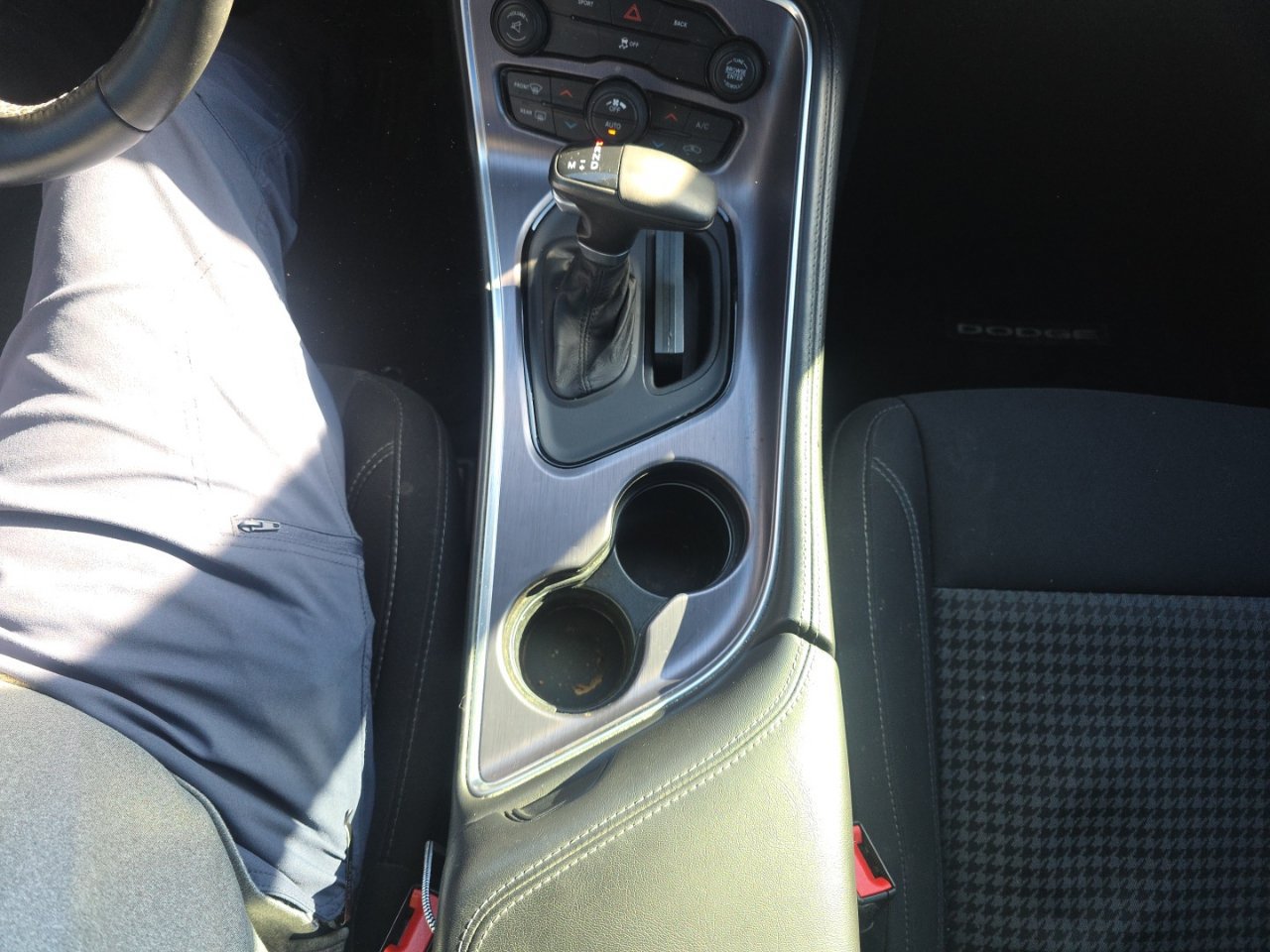 Used 2015 Dodge Challenger SXT RWD image 9