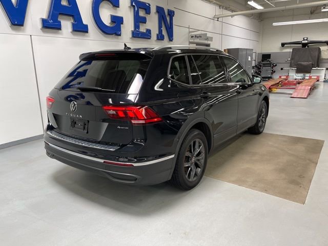 Used 2023 Volkswagen Tiguan SE w/ Panoramic Sunroof Package AWD/4WD image 4