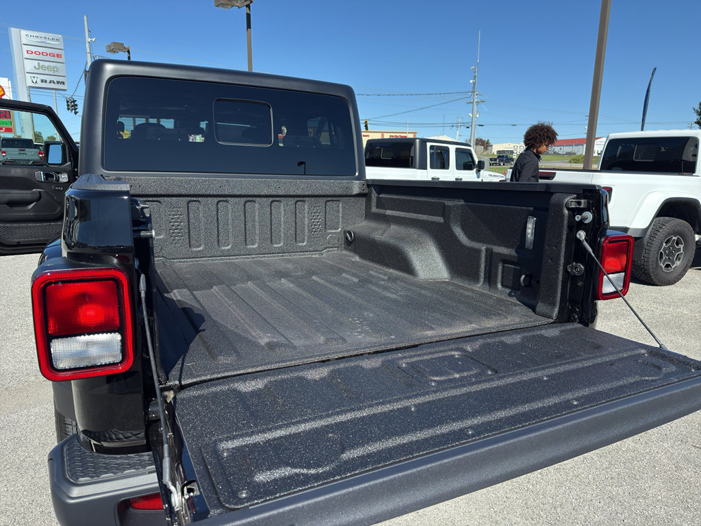 New 2025 Jeep Gladiator Sport AWD/4WD image 17