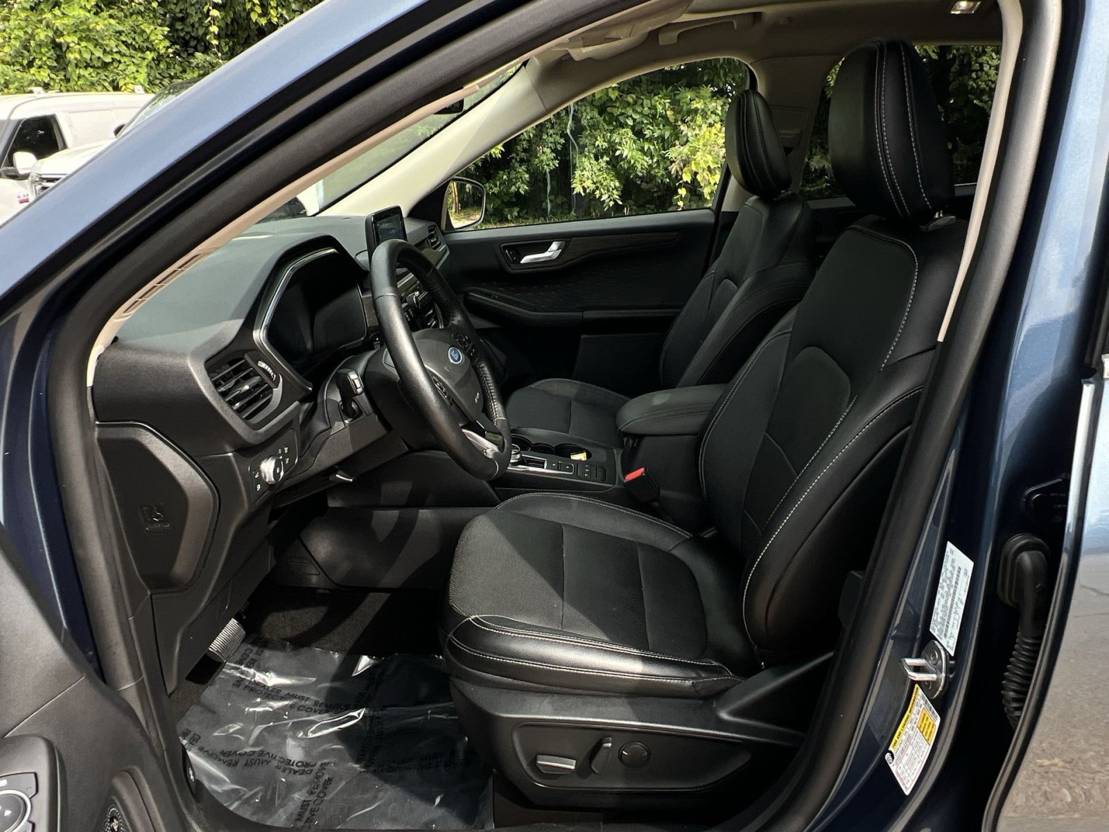 Used 2020 Ford Escape Titanium w/ Titanium Premium Package 2.0 AWD/4WD image 18