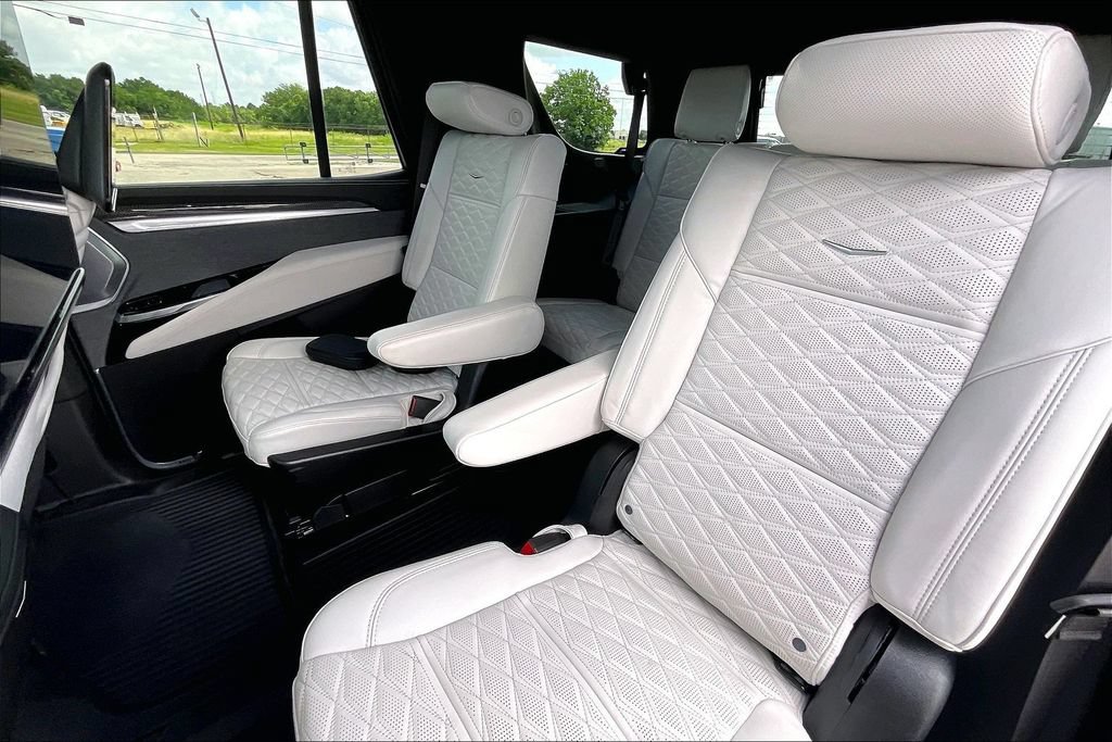 Used 2026 Cadillac Escalade V w/ LPO, ONYX Package AWD/4WD image 19