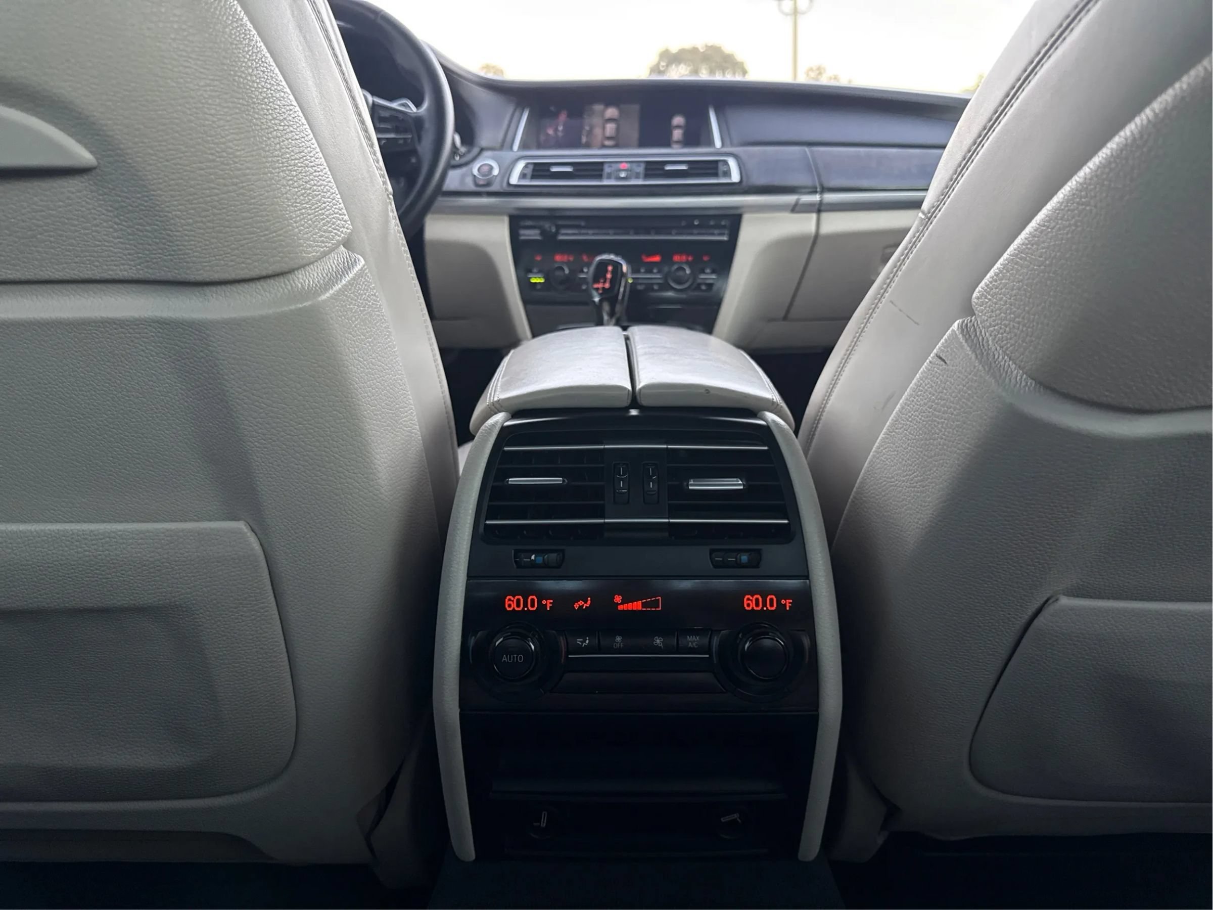 Used 2015 BMW 750Li RWD image 58