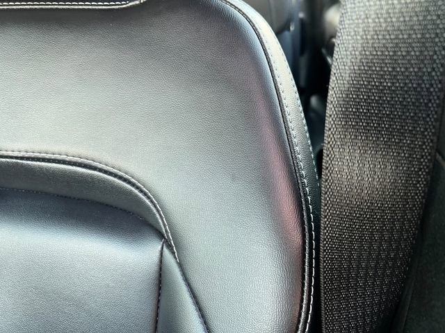 Used 2024 Jeep Grand Cherokee L Limited w/ Black Appearance Package image 15