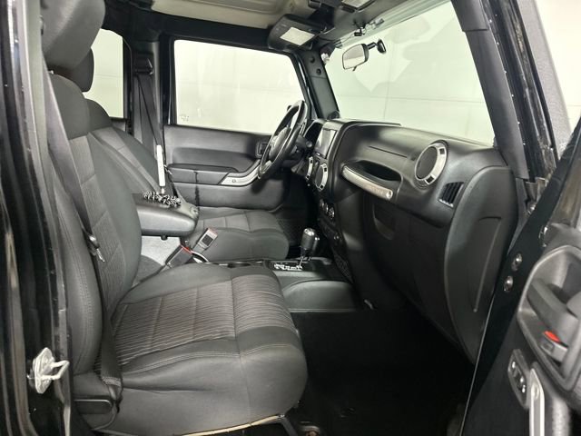 Used 2012 Jeep Wrangler Unlimited Sahara w/ Connectivity Group image 28