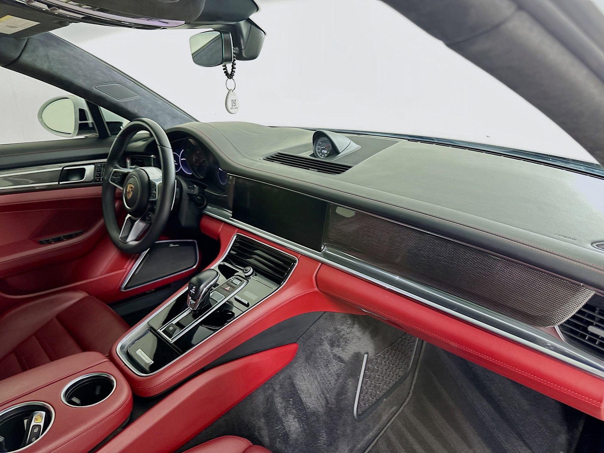 Used 2020 Porsche Panamera GTS image 31