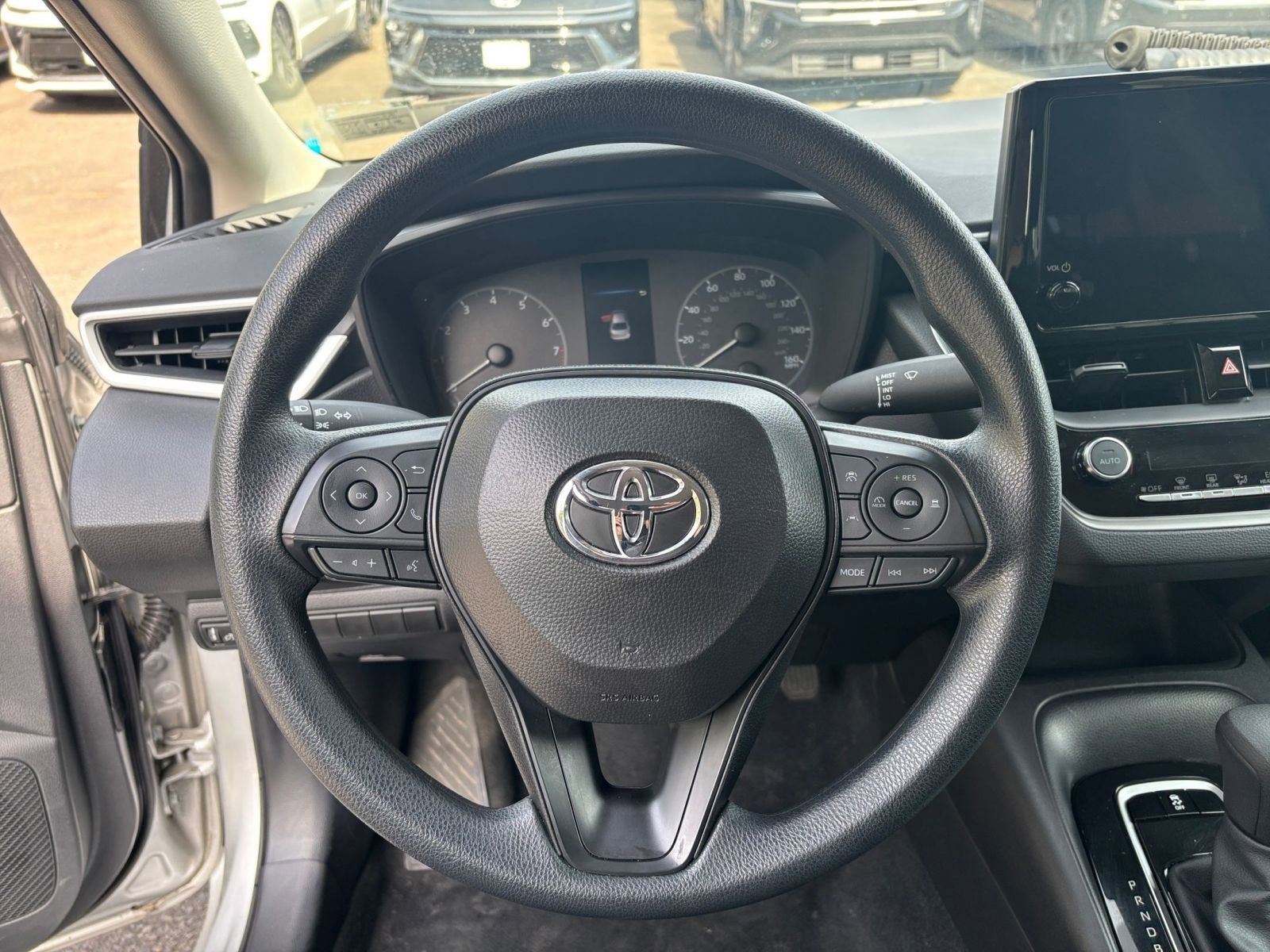 Used 2025 Toyota Corolla LE FWD image 29