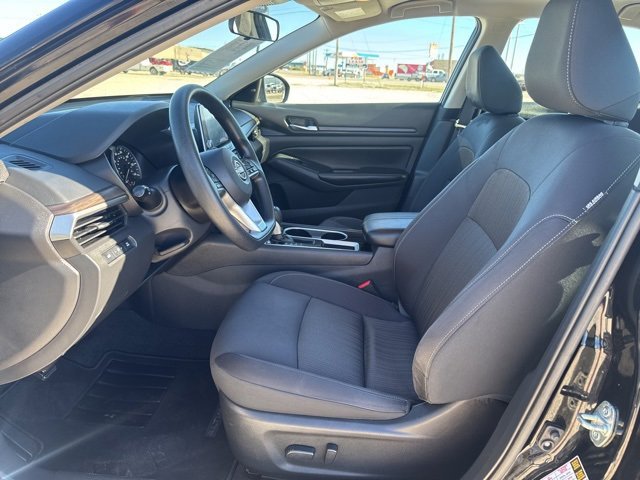 Used 2024 Nissan Altima 2.5 SV image 2