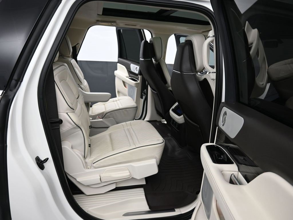 Used 2024 Lincoln Navigator L Black Label image 17