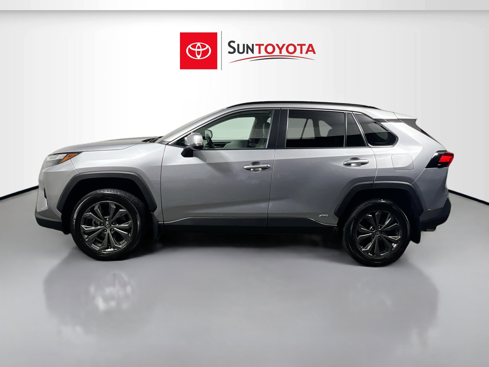 Used 2025 Toyota RAV4 XLE Premium w/ Weather Package AWD/4WD image 7