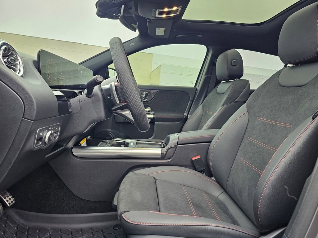 Used 2025 Mercedes-Benz GLA 250 image 14