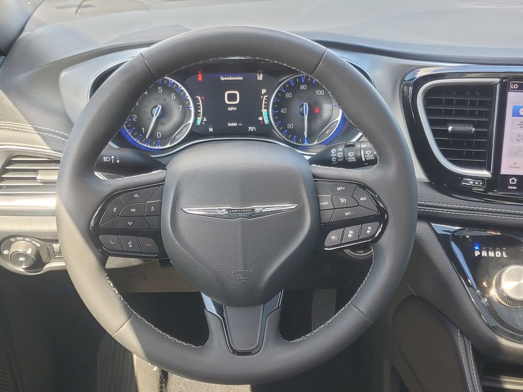 Used 2025 Chrysler Pacifica Limited FWD image 26
