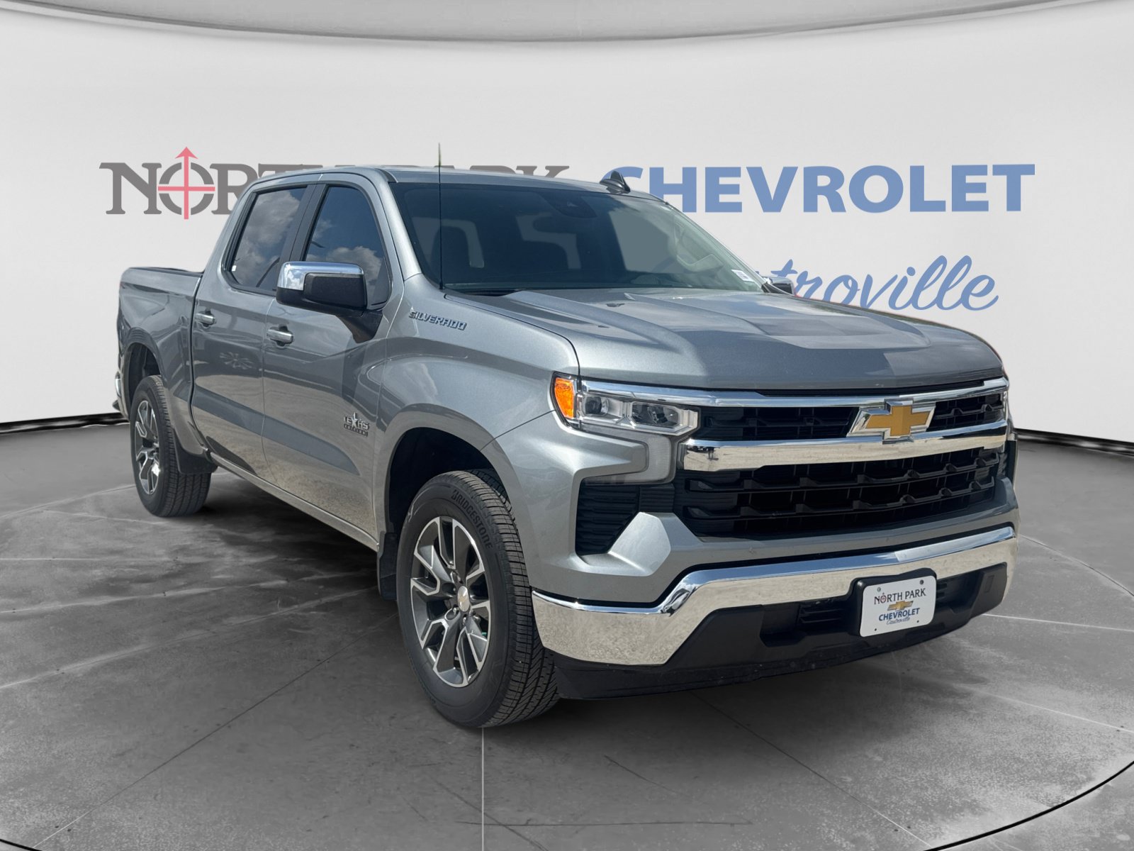 Used 2024 Chevrolet Silverado 1500 LT RWD image 3