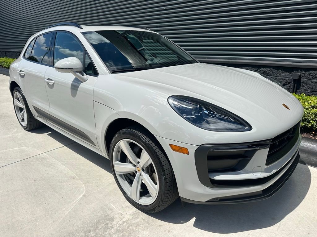 Certified 2023 Porsche Macan AWD/4WD image 11