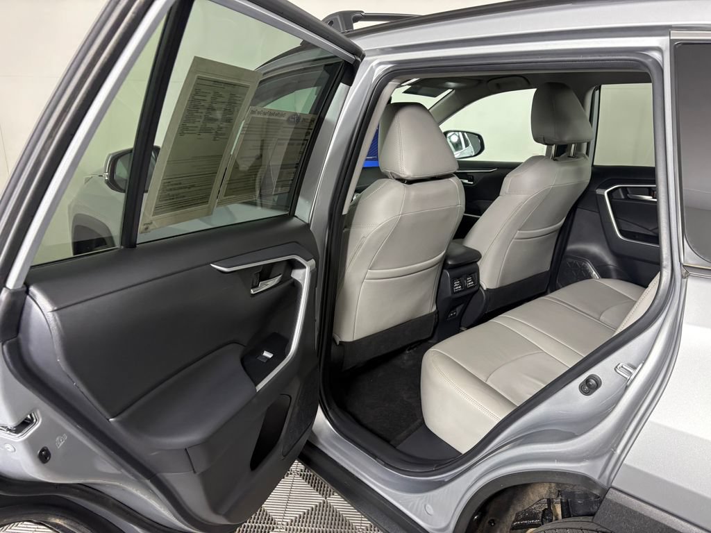 Used 2025 Toyota RAV4 XLE AWD/4WD image 27