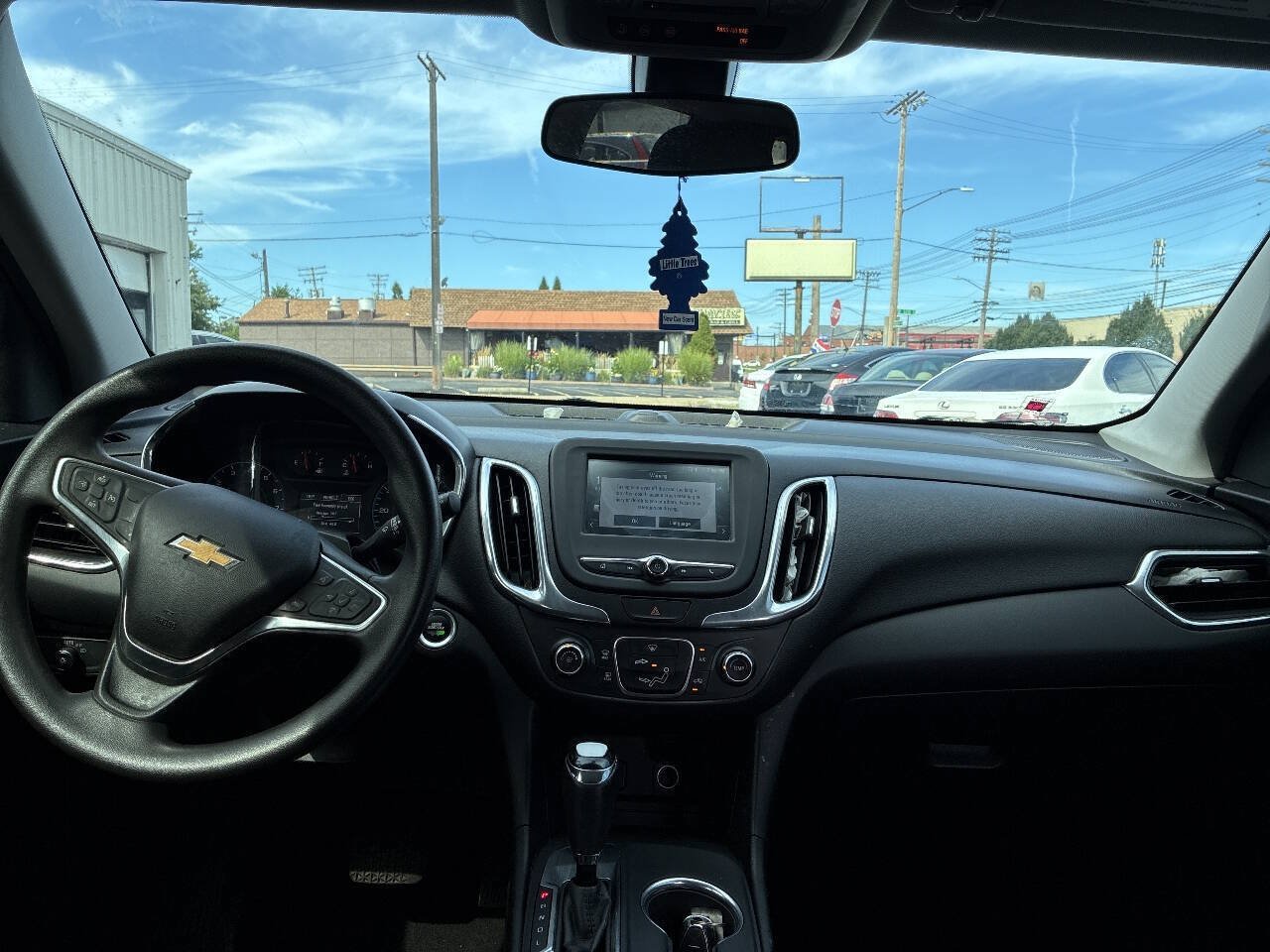 Used 2018 Chevrolet Equinox LT FWD image 16