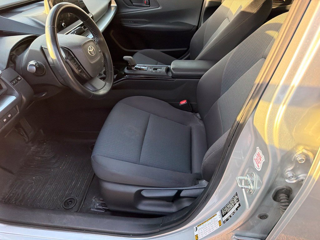 Used 2023 Toyota Prius LE FWD image 8