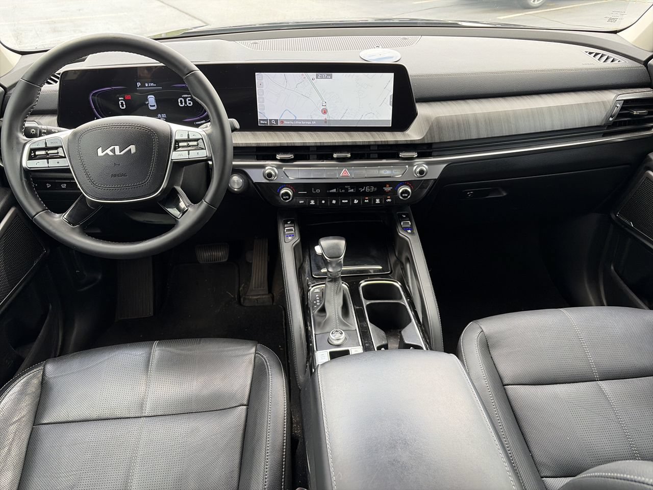 Used 2024 Kia Telluride EX w/ EX Captain's Chair Package FWD image 2