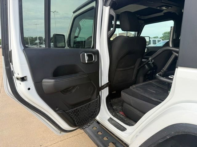 Used 2018 Jeep Wrangler Unlimited Sahara w/ LED Lighting Group AWD/4WD image 17