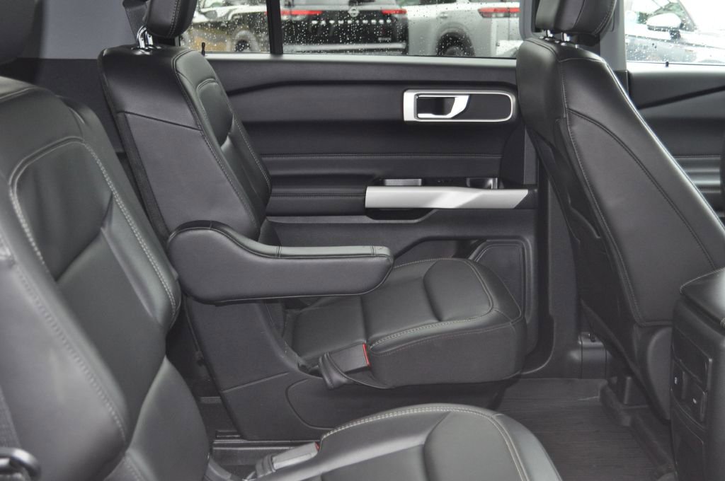 Used 2024 Ford Explorer XLT w/ Equipment Group 202A image 18