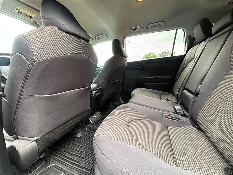 Used 2023 Toyota Highlander LE FWD image 40