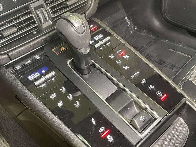 Certified 2023 Porsche Macan Turbo AWD/4WD image 33