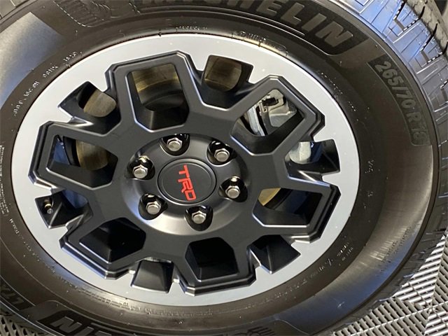Used 2025 Toyota 4Runner TRD Off-Road image 28