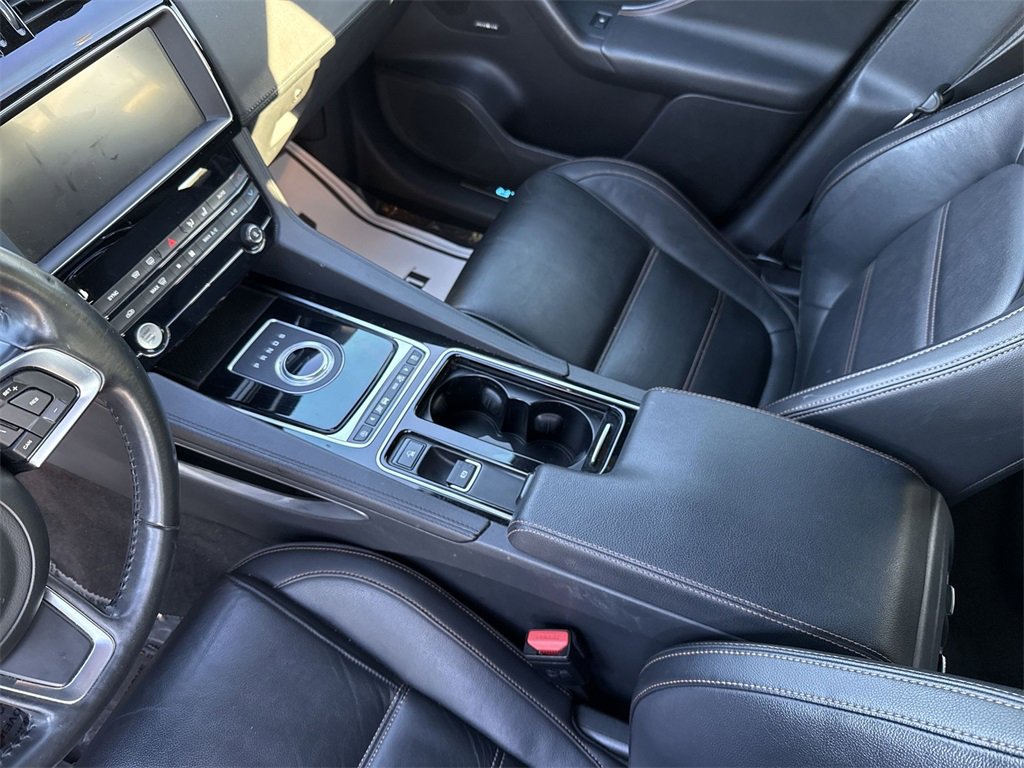 Used 2020 Jaguar F-PACE Prestige image 23