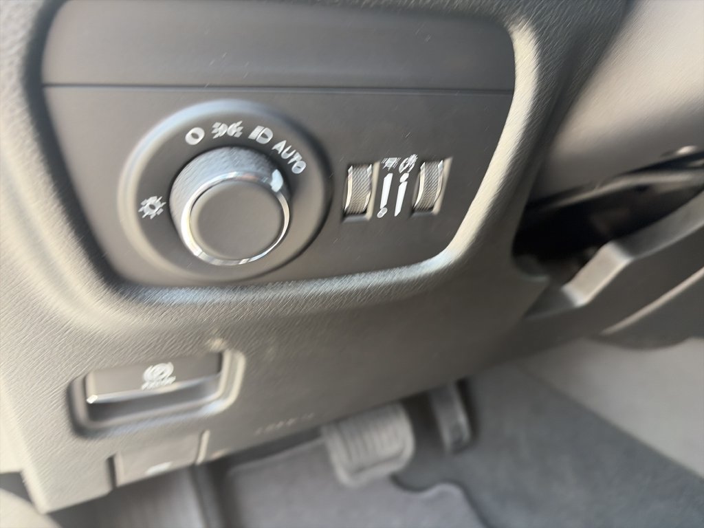New 2026 Jeep Grand Cherokee Altitude RWD image 18
