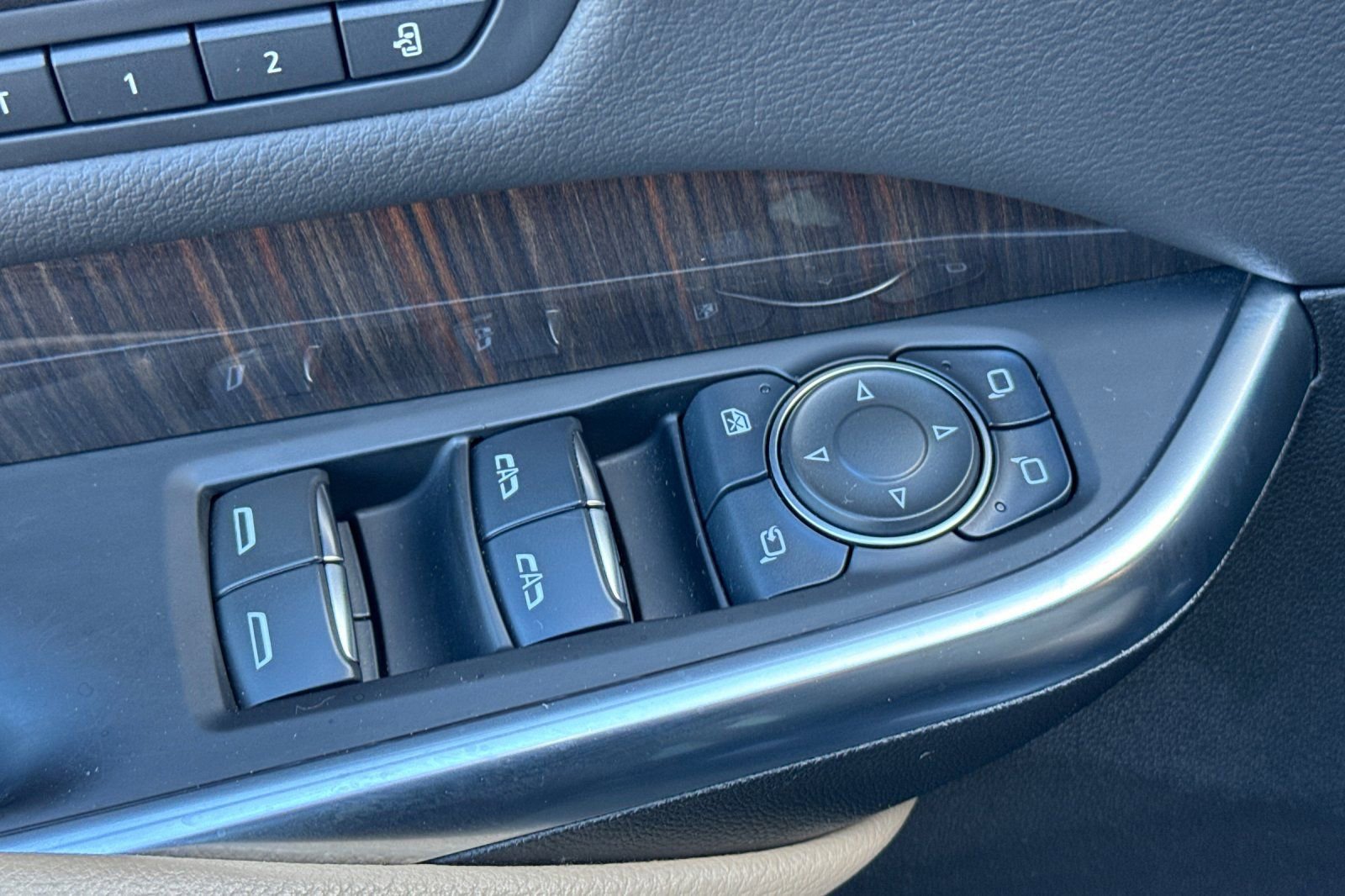 Used 2025 Cadillac XT4 Premium Luxury image 11