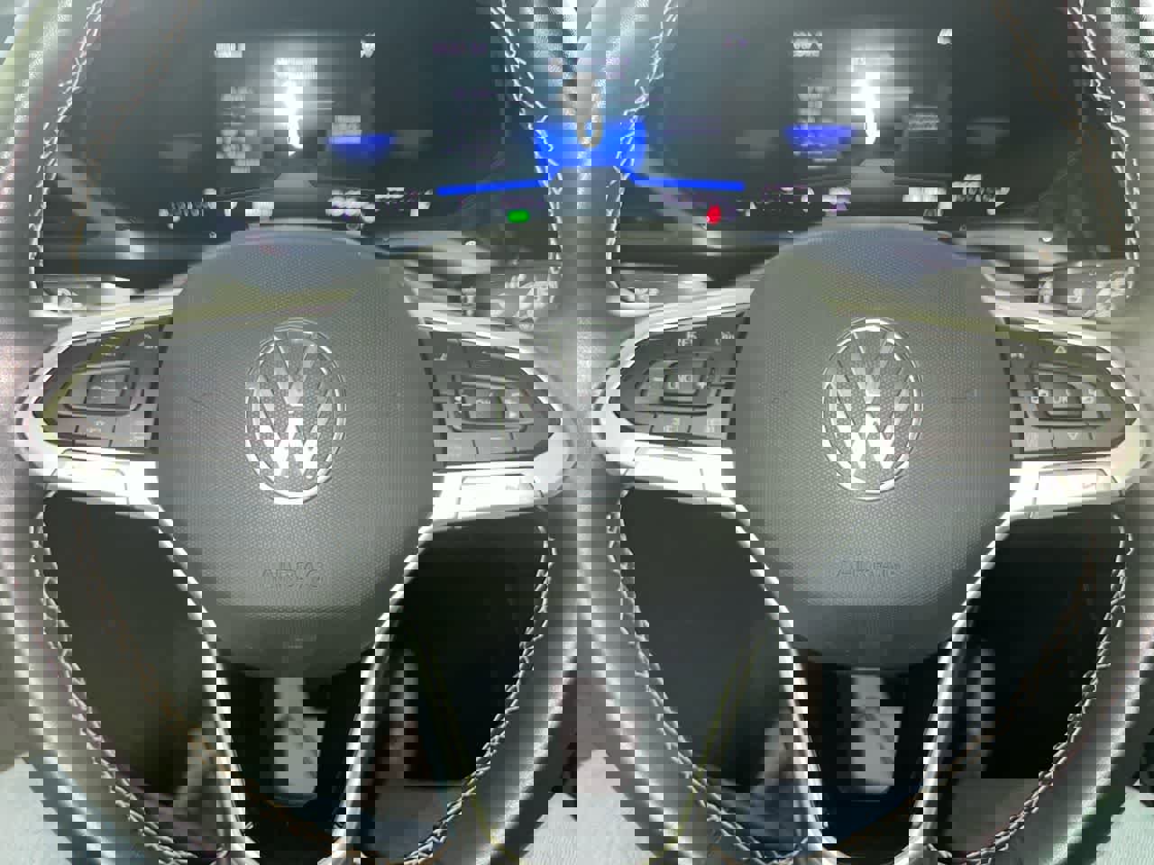 Used 2022 Volkswagen Taos SE w/ Panoramic Sunroof Package image 16