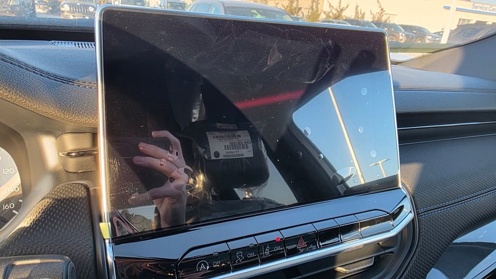 New 2026 Jeep Compass Latitude image 18