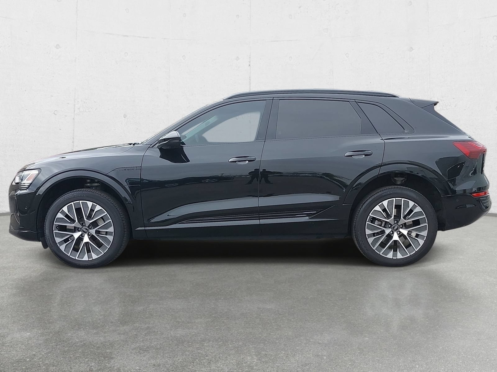 Used 2024 Audi Q8 e-tron Prestige w/ Prestige Package AWD/4WD image 8