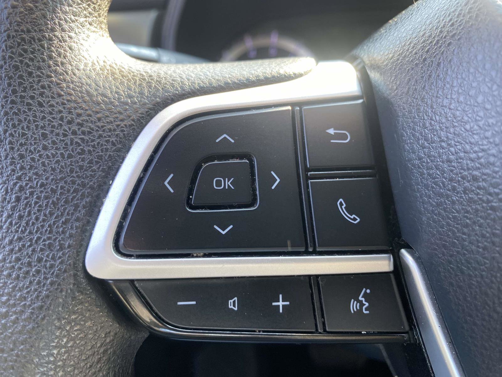 Used 2022 Toyota Highlander L FWD image 21
