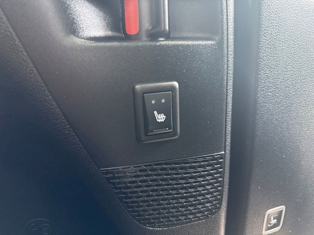 Used 2025 Chrysler Pacifica Limited FWD image 26
