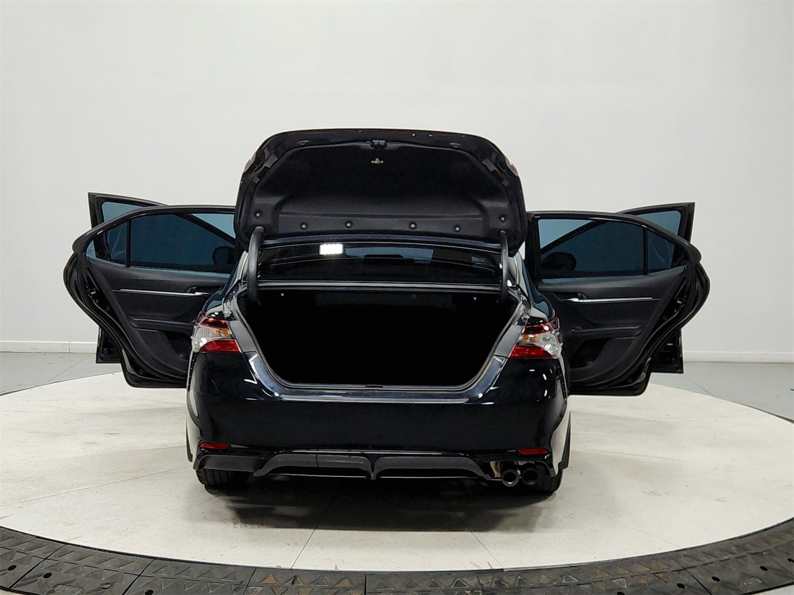 Used 2023 Toyota Camry SE image 14