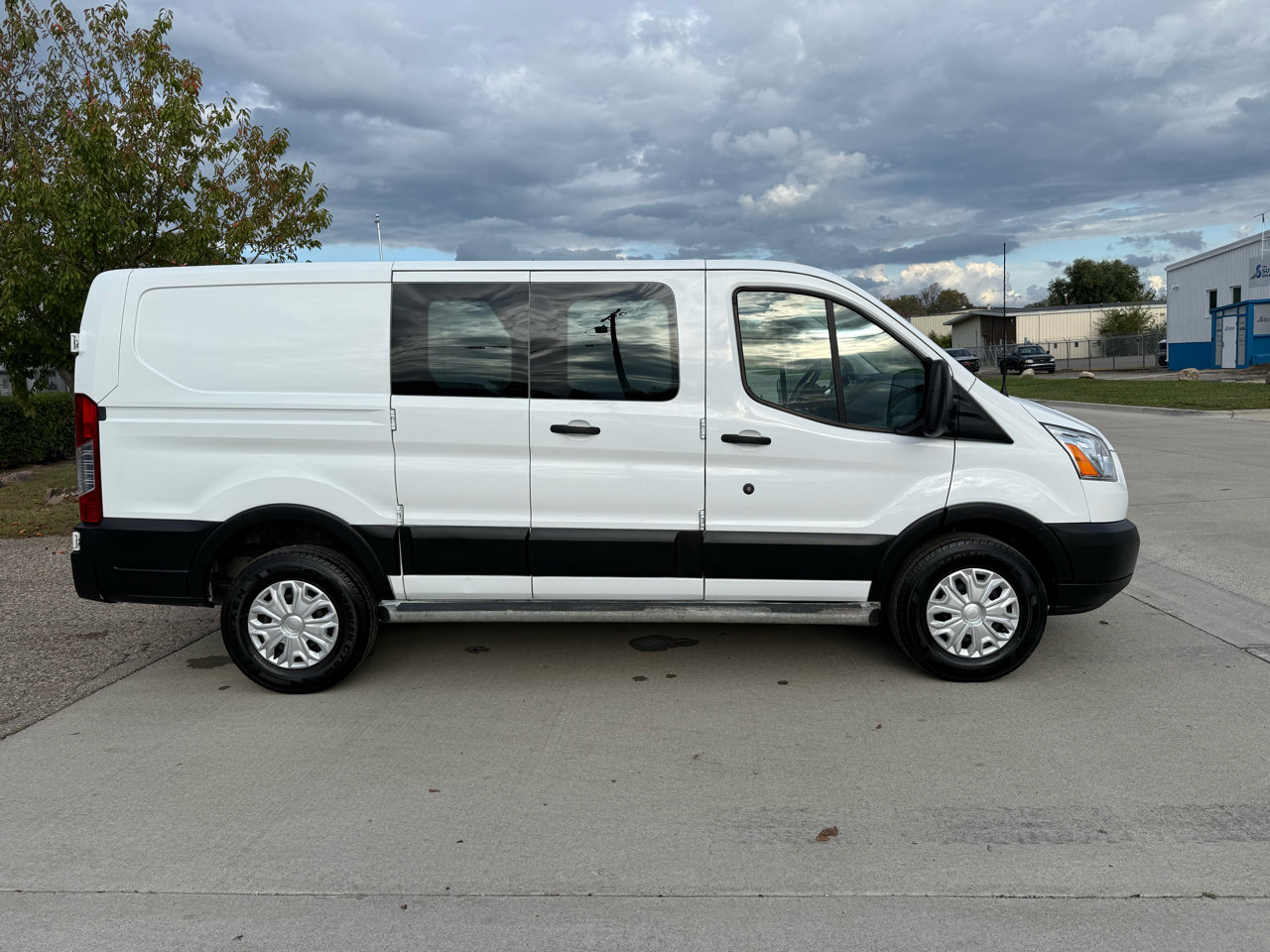 Used 2019 Ford Transit 250 130 Low Roof w/ Exterior Upgrade Package image 4