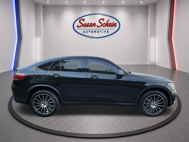 Used 2023 Mercedes-Benz GLC 300 4MATIC Coupe image 4