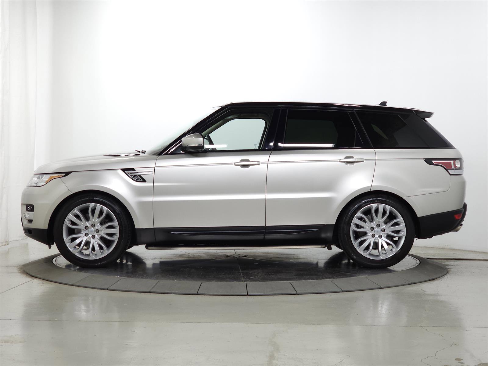 Used 2016 Land Rover Range Rover Sport HSE image 4