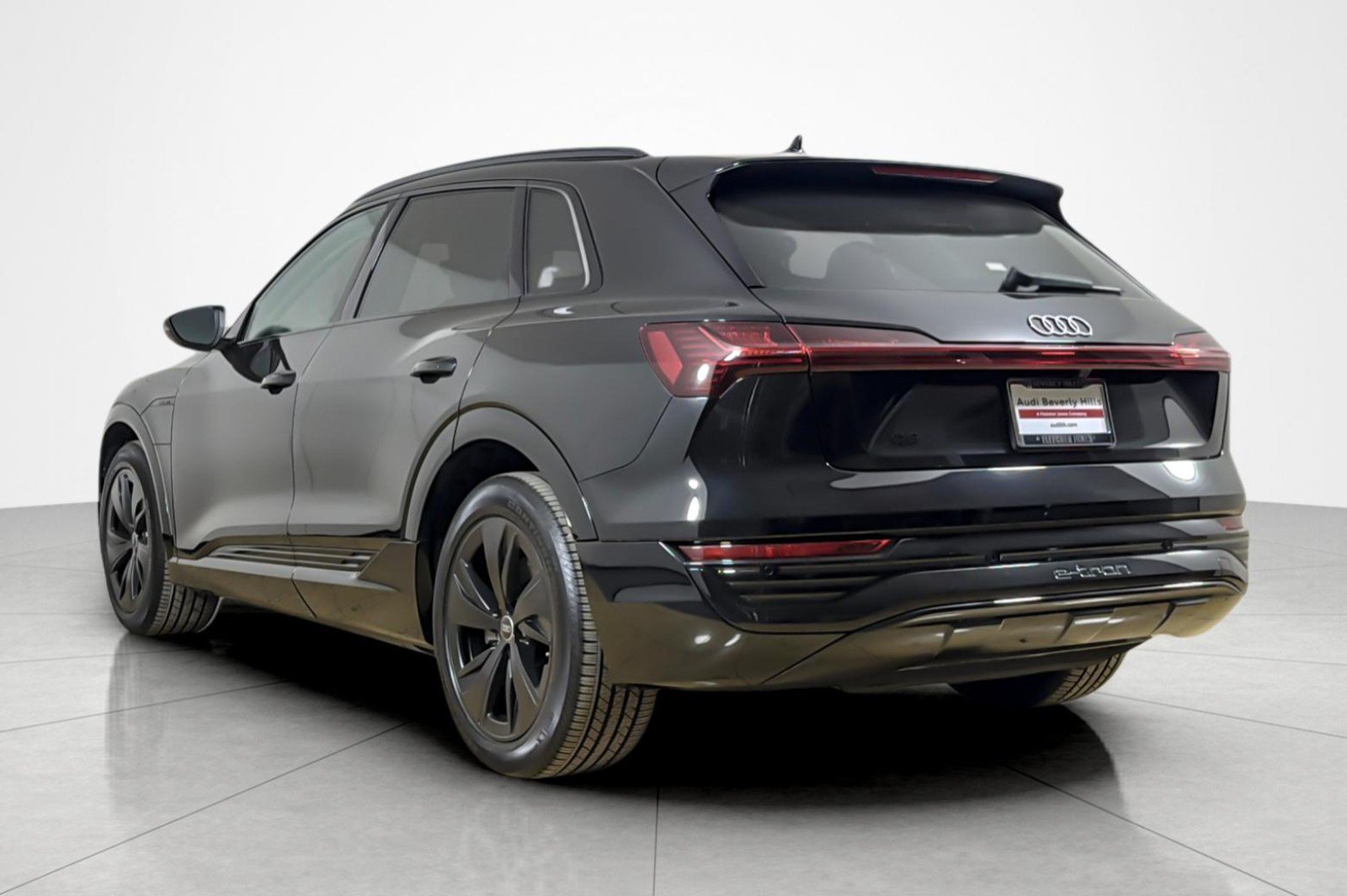 Used 2024 Audi Q8 e-tron Premium AWD/4WD image 3
