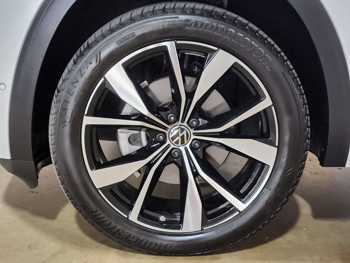 Used 2025 Volkswagen Atlas SEL Premium R-Line AWD/4WD image 31