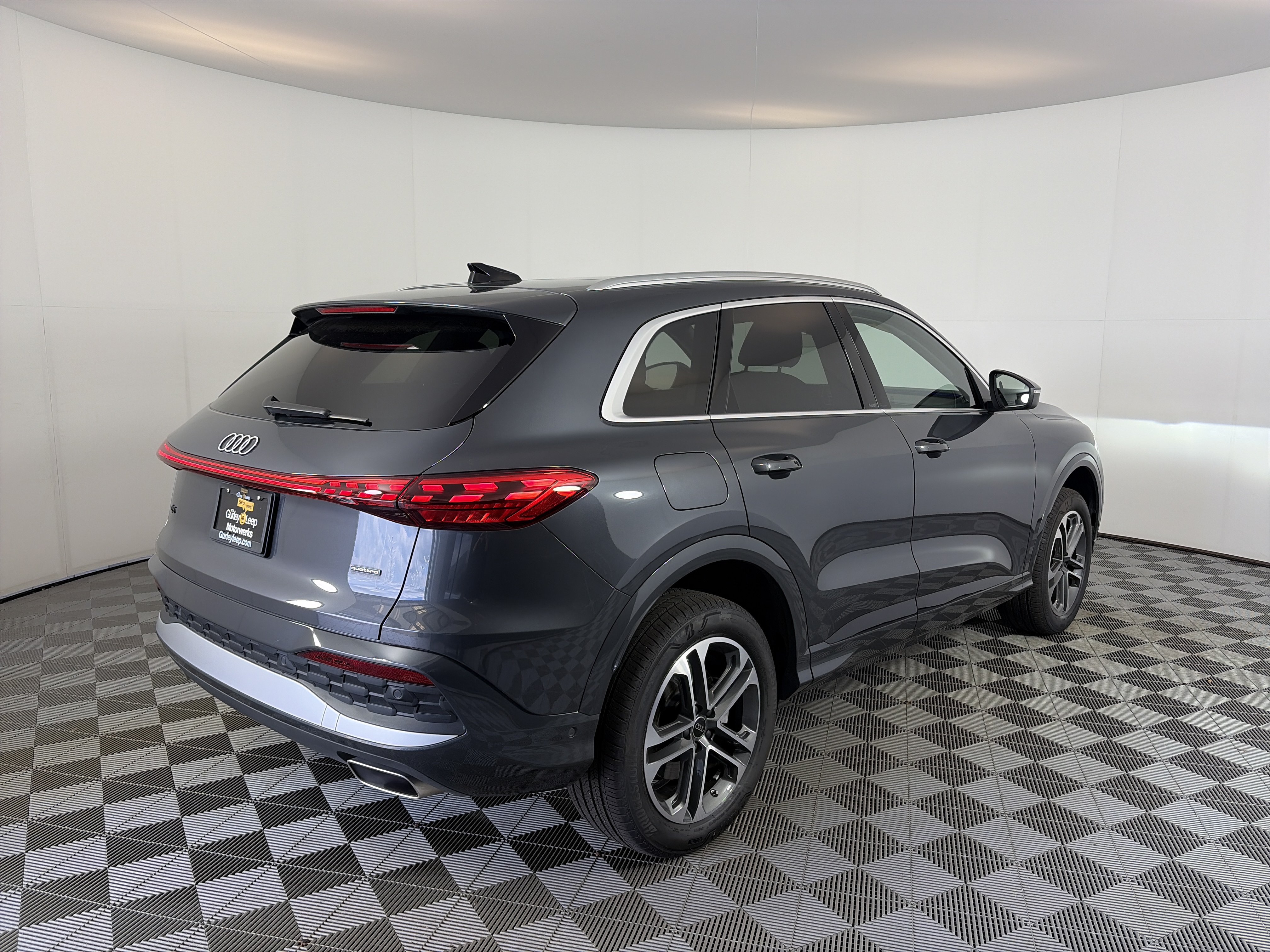 Used 2025 Audi Q5 Premium Plus w/ Premium Plus AWD/4WD image 10