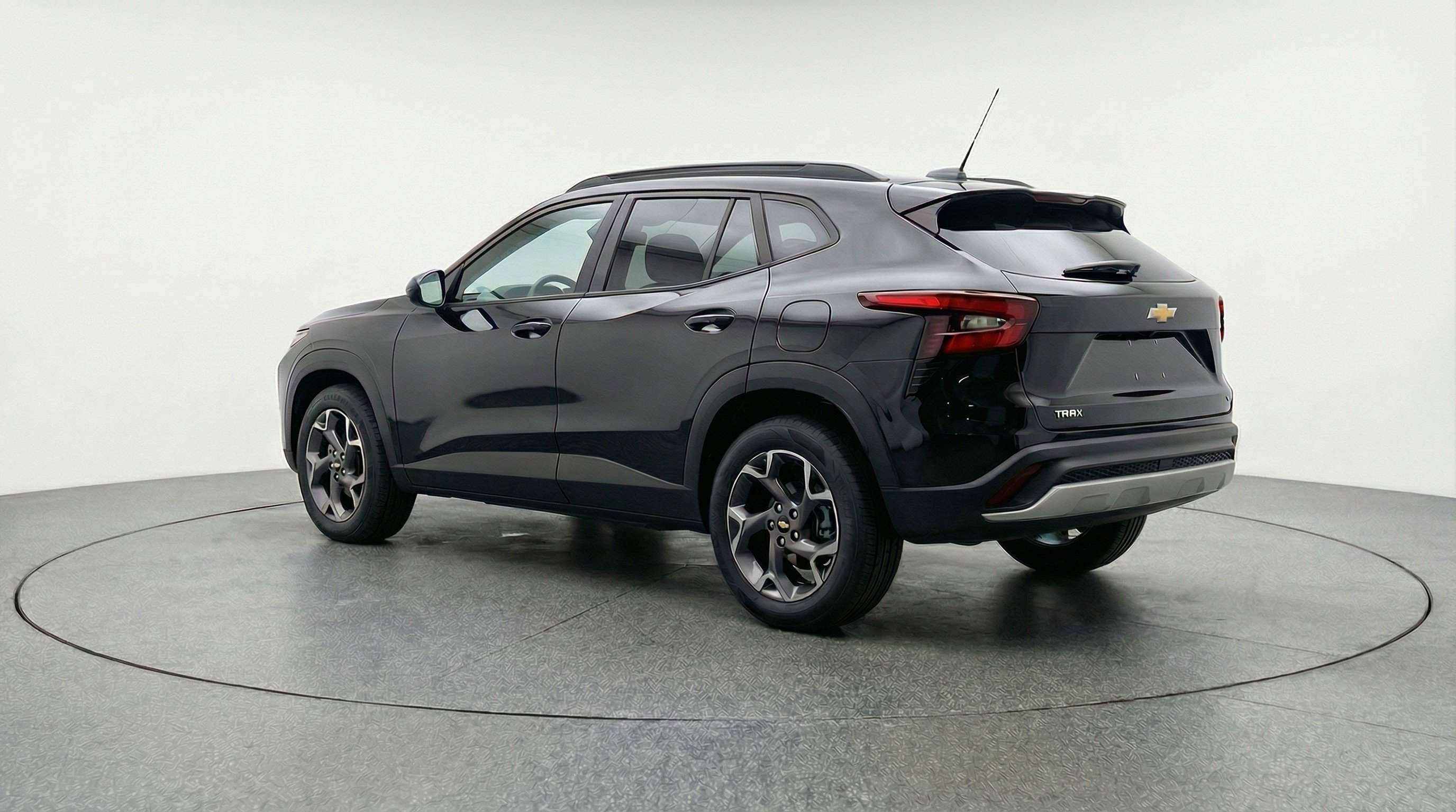 Used 2025 Chevrolet Trax LT w/ LT Convenience Package image 6