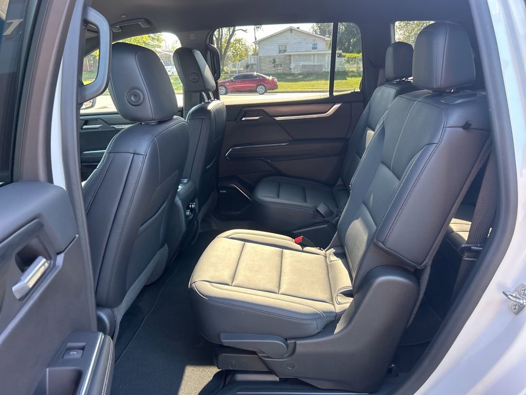 Used 2024 GMC Acadia Elevation image 13