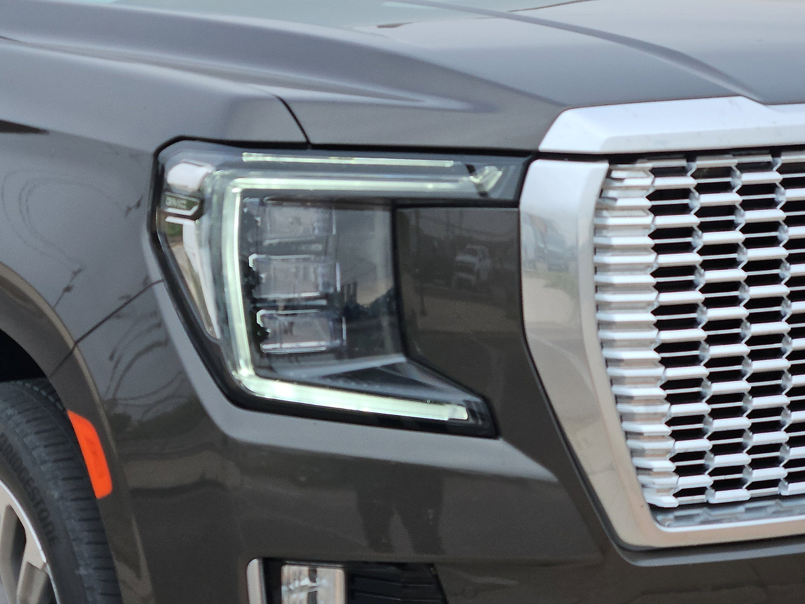 Used 2021 GMC Yukon Denali w/ Denali Premium Package AWD/4WD image 8