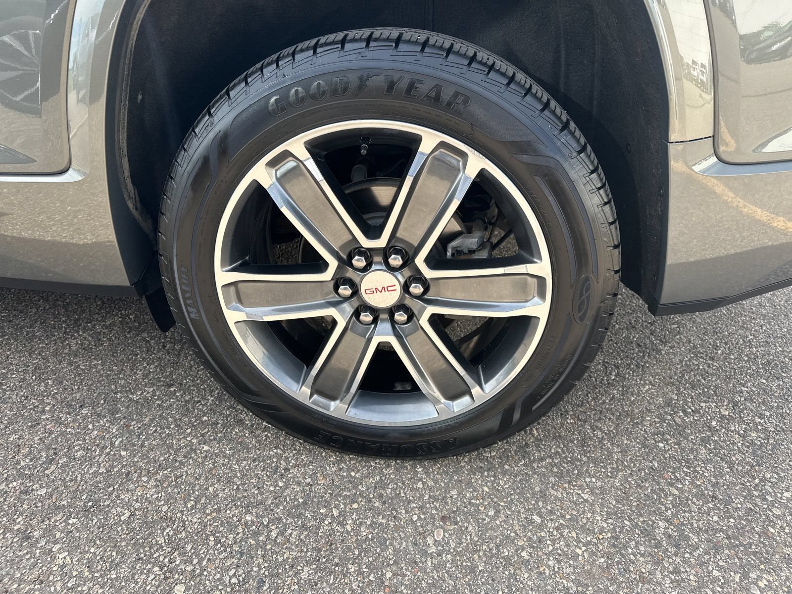 Used 2018 GMC Acadia Denali AWD/4WD image 9
