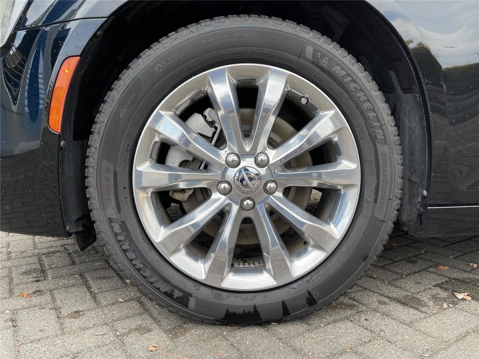 Used 2022 Chrysler 300 Touring AWD/4WD image 10