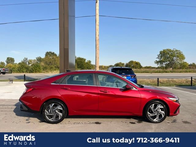 New 2025 Hyundai Elantra SEL image 4