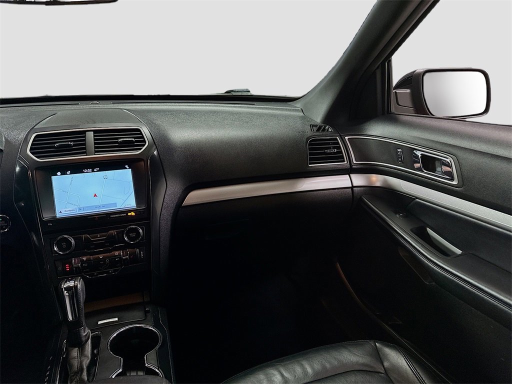 Used 2017 Ford Explorer XLT w/ Equipment Group 202A image 25