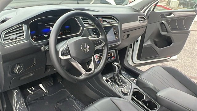 Used 2023 Volkswagen Tiguan SE image 16