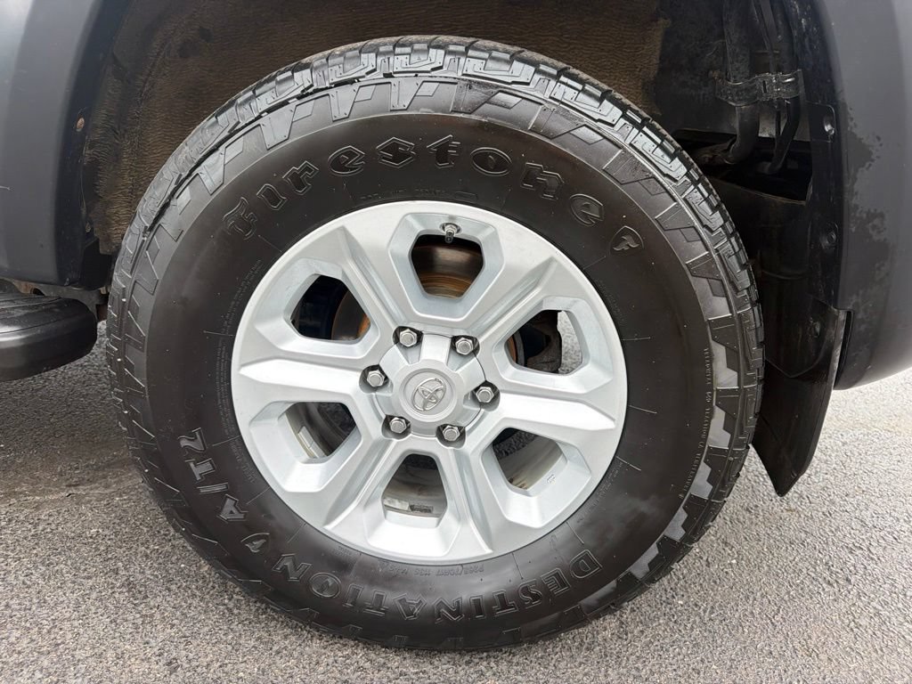 Used 2018 Toyota 4Runner SR5 AWD/4WD image 47